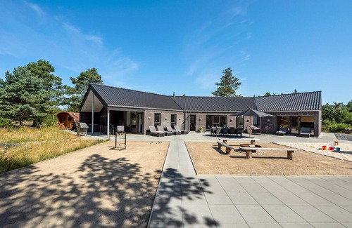 Blavand House | Nice home in Blåvand with kitchen
