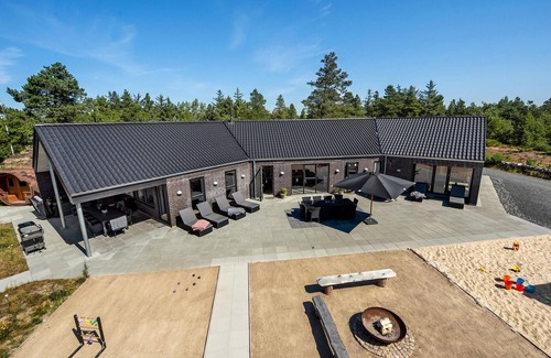 Blavand House | Nice home in Blåvand with kitchen