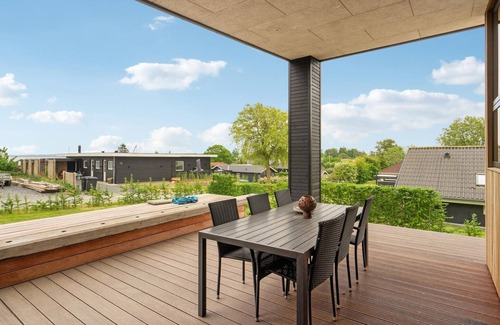 Hvidbjerg Strand House | Nice home in Børkop with jacuzzi