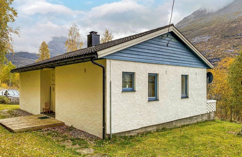 Gloppen House | Nice home in Byrkjelo with kitchen