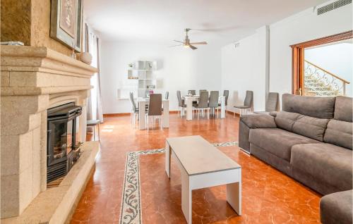 La Carlota House | Nice Home In Córdoba With Wifi