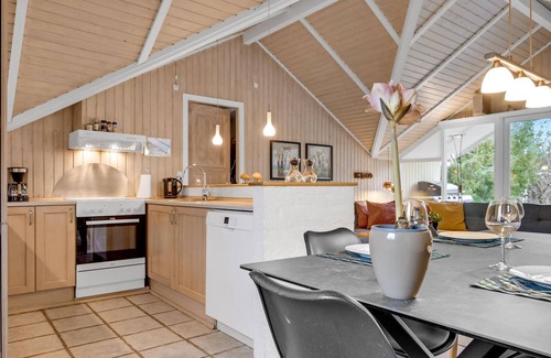 Dronningmolle House | Nice home in Dronningmølle with sauna