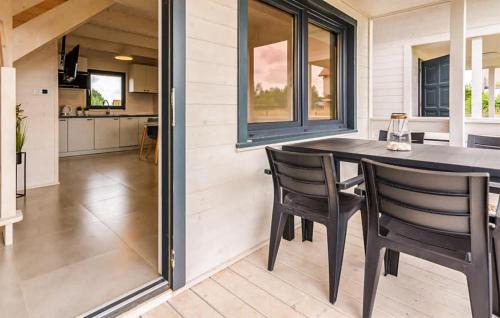 Wrzosowo House | Nice Home In Dziwnówek With Wifi