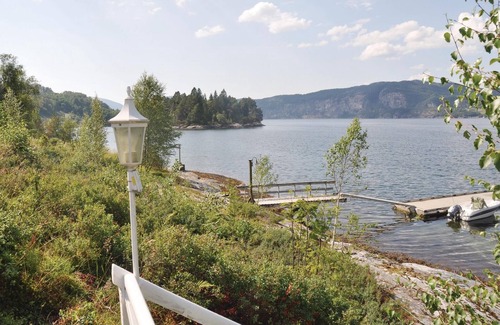 Eikelandsosen House | Nice home in Eikelandsosen with sauna