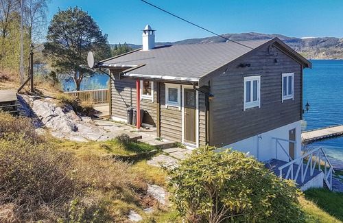 Eikelandsosen House | Nice home in Eikelandsosen with sauna