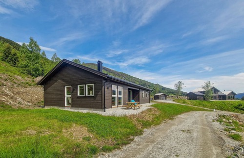Luster House | Nice home in Hafslo with WiFi