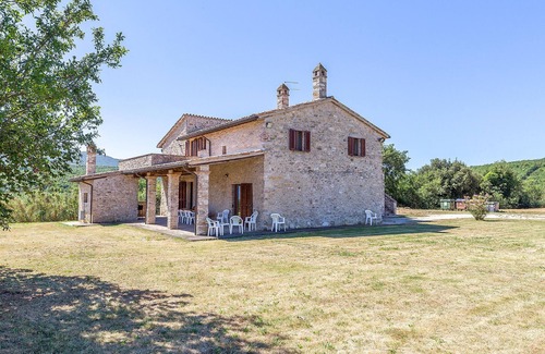 Gualdo Cattaneo House | Nice home in Gualdo Cattaneo PG