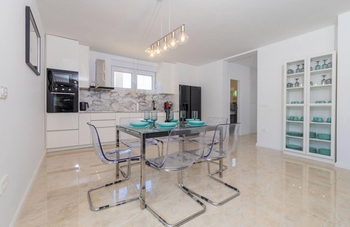 Kampor House | Nice home in Kampor with WiFi