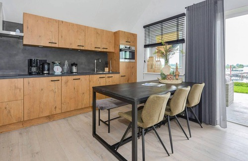 Kerkdriel House | Nice home in Kerkdriel with kitchen