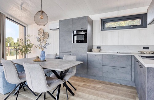Kerkdriel House | Nice home in Kerkdriel with lake view
