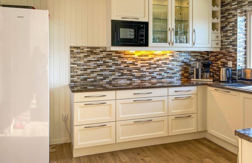 Bogoyvaer House | Nice home in Kverva with WiFi