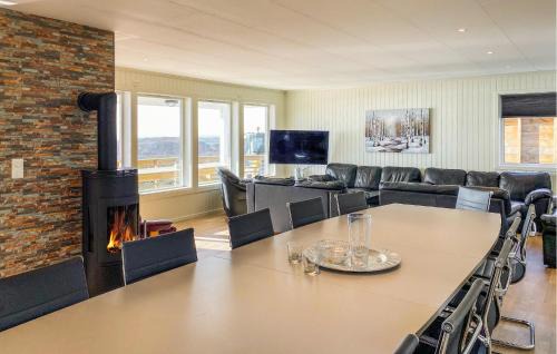 Bogoyvaer House | Nice Home In Kverva With Wifi