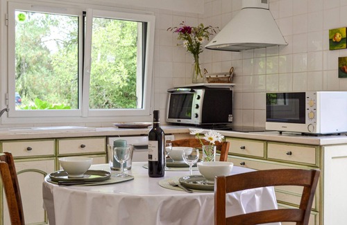 Laruscade House | Nice home in Laruscade with WiFi