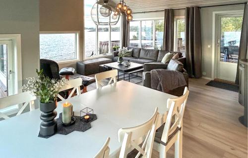 Hervik House | Nice Home In Liarvåg With Sauna