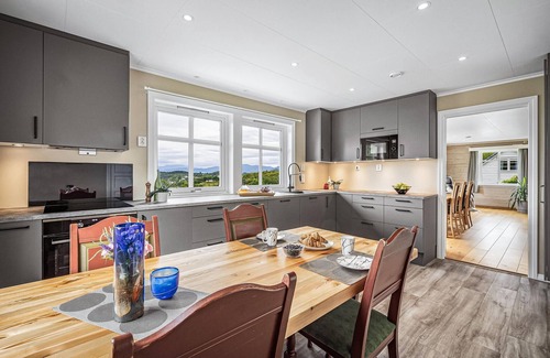 Grimsland House | Nice home in Lundegrend with WiFi