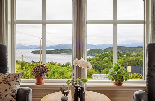 Grimsland House | Nice home in Lundegrend with WiFi