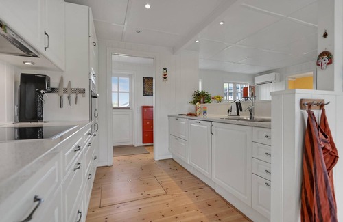 Beder Malling House | Nice home in Malling with kitchen