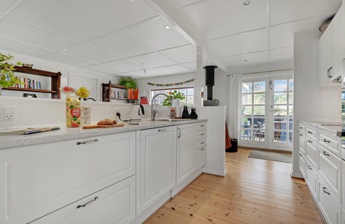 Beder Malling House | Nice home in Malling with kitchen