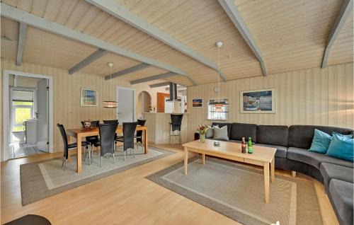 Lodbjerg Hede House | Nice Home In Ringkøbing With Kitchen