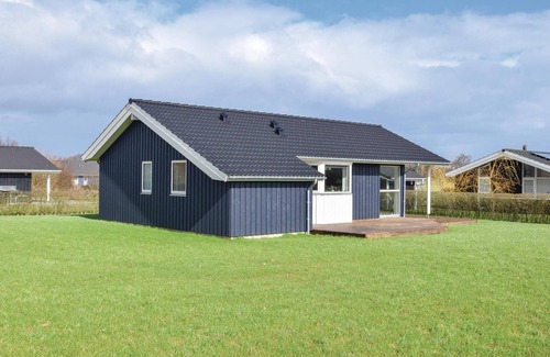 Spodsbjerg House | Nice home in Rudkøbing with kitchen
