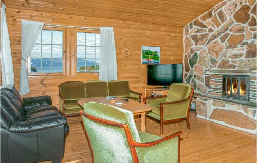 Sjernarøy House | Nice Home In Sjernarøy With Wifi