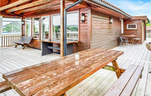 Finnoy House | Nice Home In Sjernarøy With Sauna