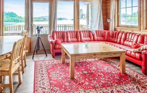 Finnoy House | Nice Home In Sjernarøy With Sauna