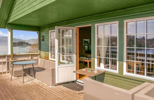 Sjernarøy House | Nice home in Sjernarøy with WiFi