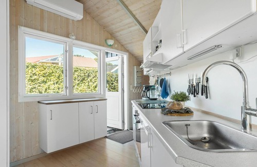 Grønninghoved Strand House | Nice home in Sjølund with sauna