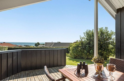 Grønninghoved Strand House | Nice home in Sjølund with sauna
