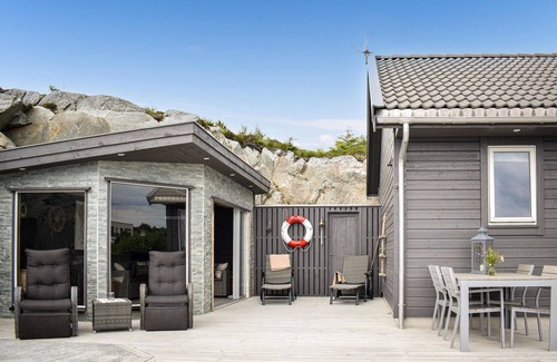 Sveio House | Nice home in Sveio with house sea view