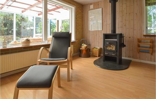 Skaven Strand House | Nice Home In Tarm With Wifi