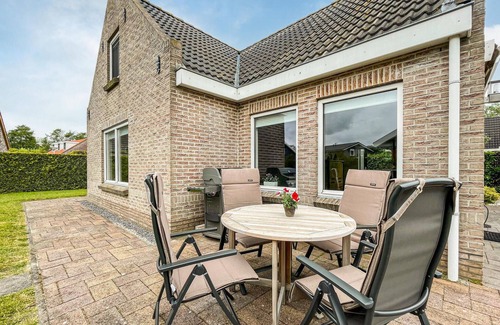 Tzummarum House | Nice home in Tzummarum with WiFi
