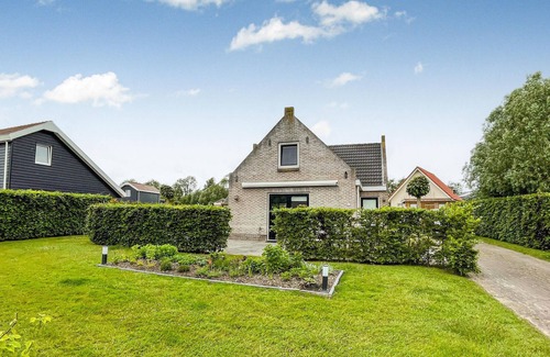 Tzummarum House | Nice home in Tzummarum with WiFi