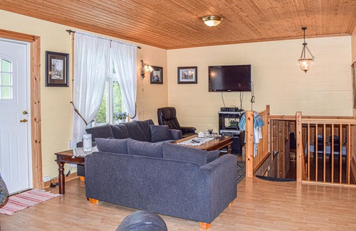 Vik House | Nice home in Vik I Sogn with jacuzzi