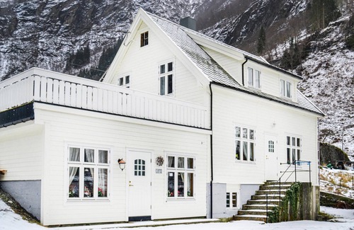 Vik House | Nice home in Vik I Sogn with jacuzzi