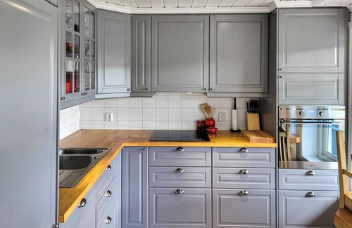 Vinje House | Nice home in Vinje with house sea view