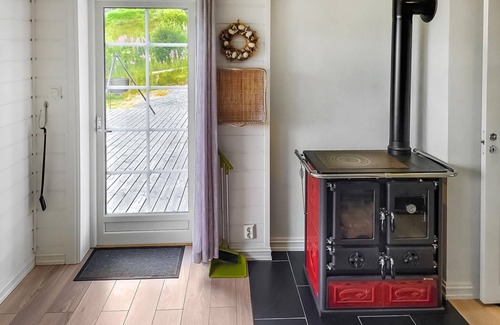 Vinje House | Nice home in Vinje with house sea view