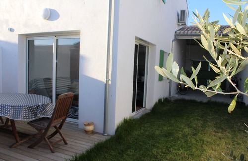 Loix House | Nice house with garage and enclosed garden in the center of Loix for 4 people