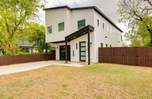 West Dallas House | Nice, luxurious 3 room duplex