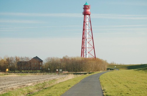 Krummhoern Apartment | Nice, modern apartment in a quiet location right on the water, WLAN