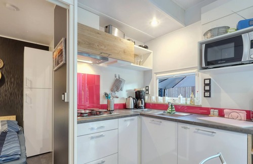 Wemding House | Nice modern cottage on cozy campsite.