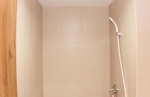 Duren Sawit Apartment | Nice Studio at Gateway Park LRT City Jatibening Apartment By Travelio