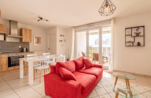 Saint Michel Apartment | Nice T2 with a large furnished balcony in Toulouse