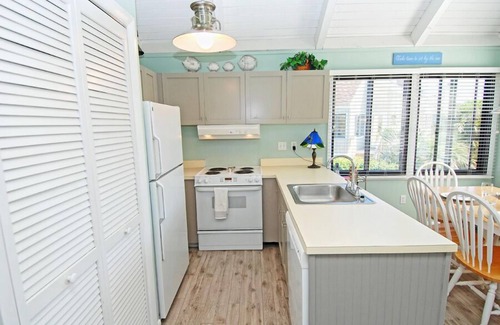 Sealoft Villas House | Nicely Decorated! Great Location! Amenity Cards! Neighborhood Pool!