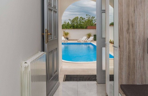 Zbandaj Cabin | Nicely furnished villa with private pool, BBQ and fenced garden