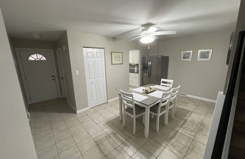 Newark House | Nicely renovated end-unit townhome centrally located within the UD campus area.