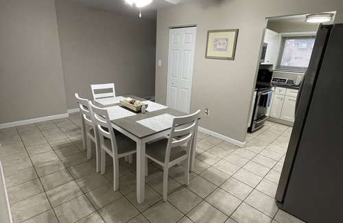 Newark House | Nicely renovated end-unit townhome centrally located within the UD campus area.