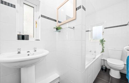 Airdrie Apartment | Nicol Apartment by Klass Living Airdrie