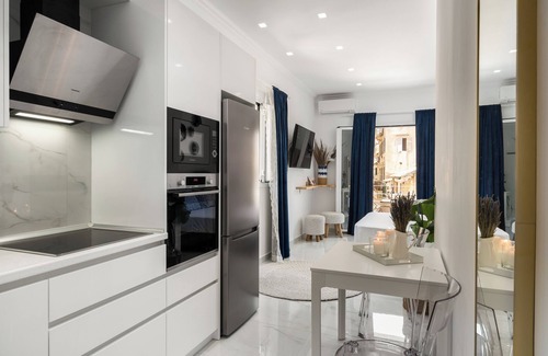 Old Town Apartment | Nicols Luxury Suite by Konnect